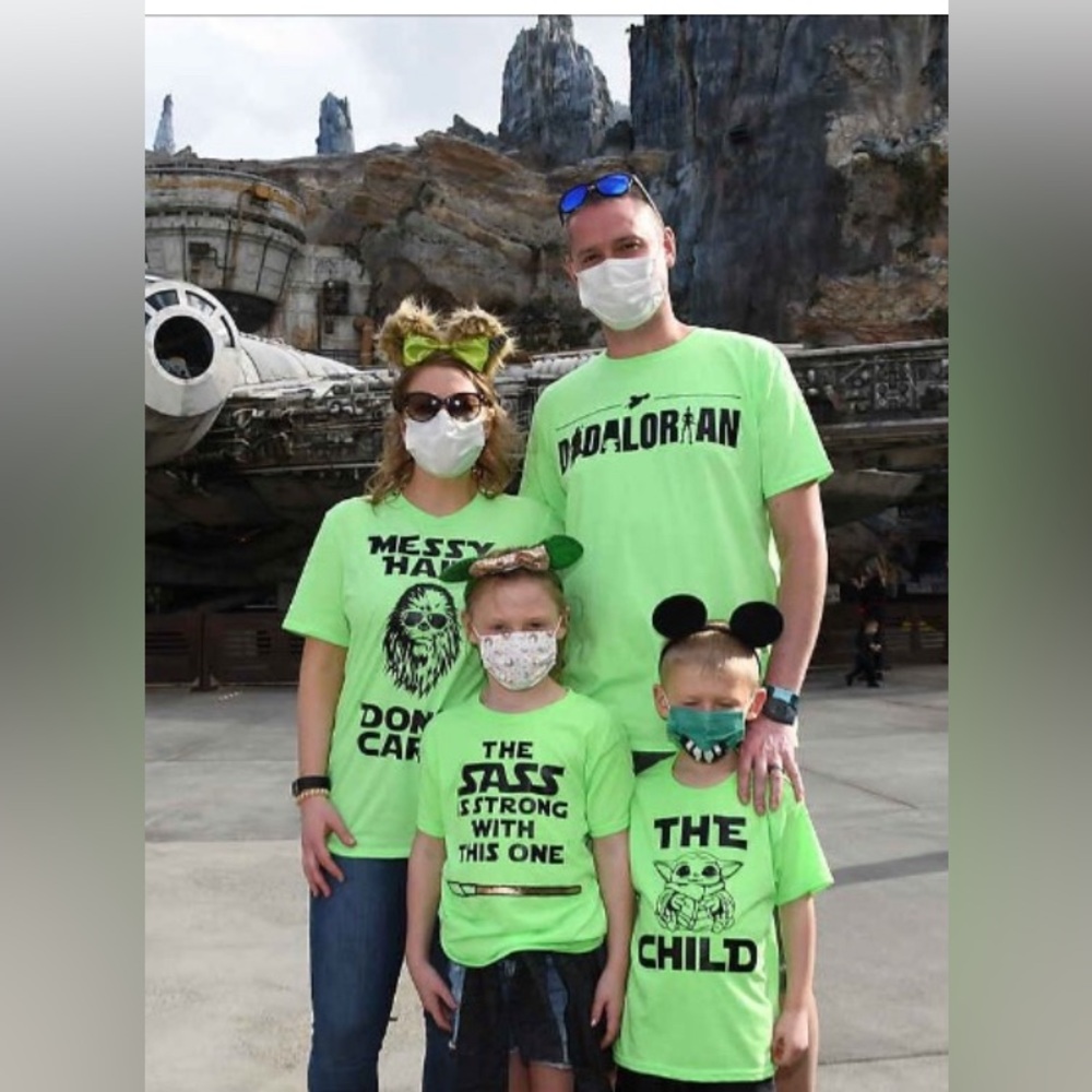 DISNEY /STAR WARS Family match shirts in stand out green. All 4 included!